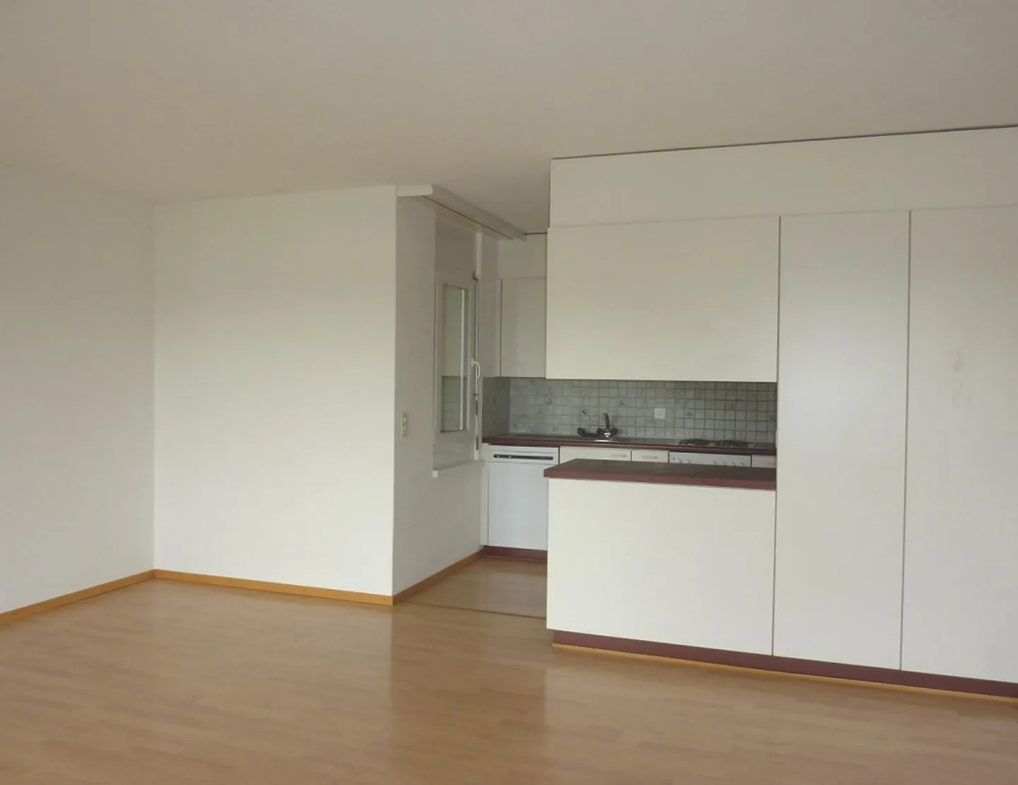 Geräumige Wohnung mit Balkon - Foto 3 von 13
