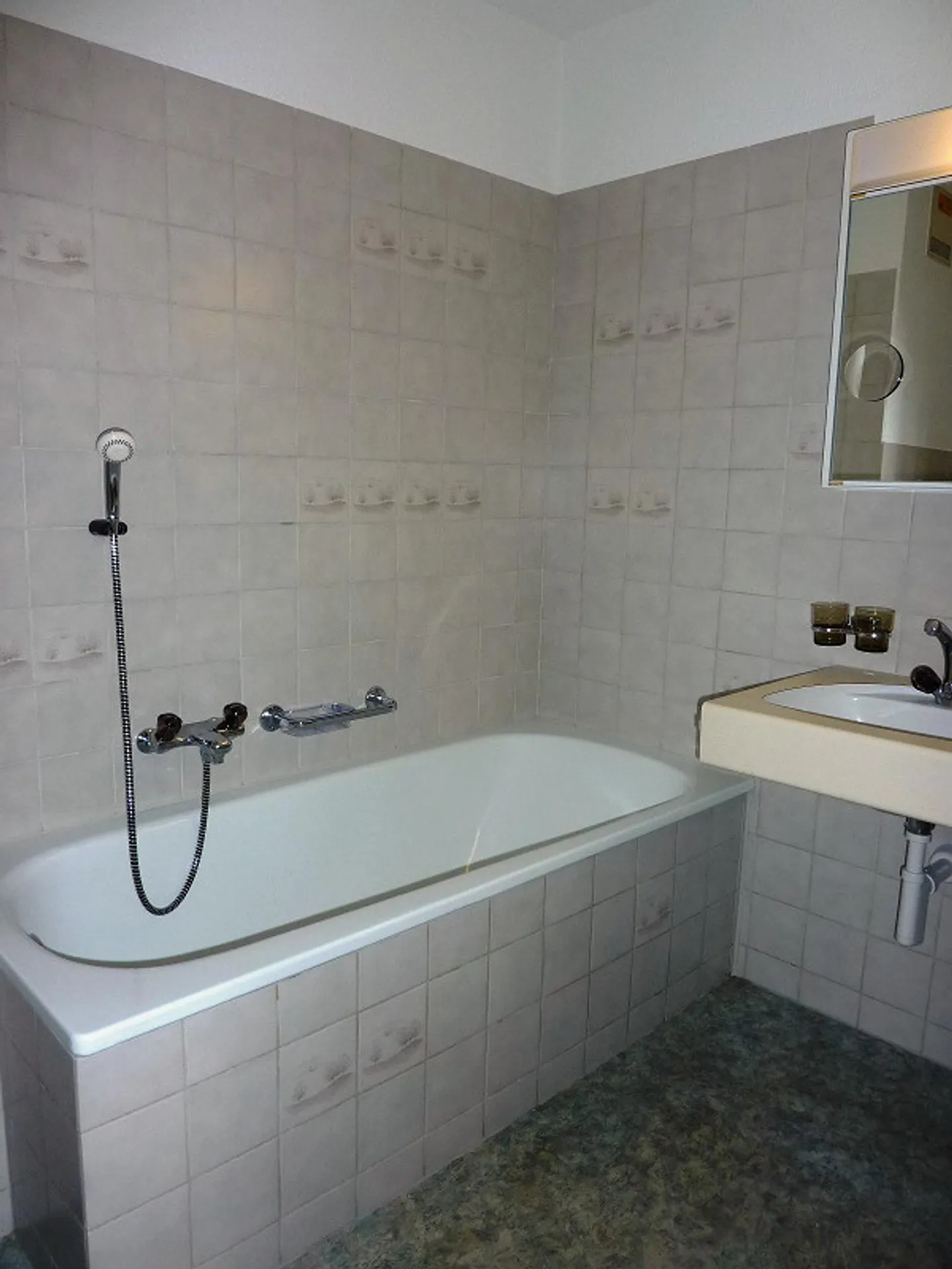 Geräumige Wohnung mit Balkon - Foto 9 von 13