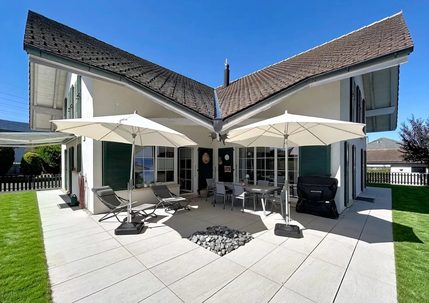 Geräumige Familienvilla mit Garten - Foto 2 von 13