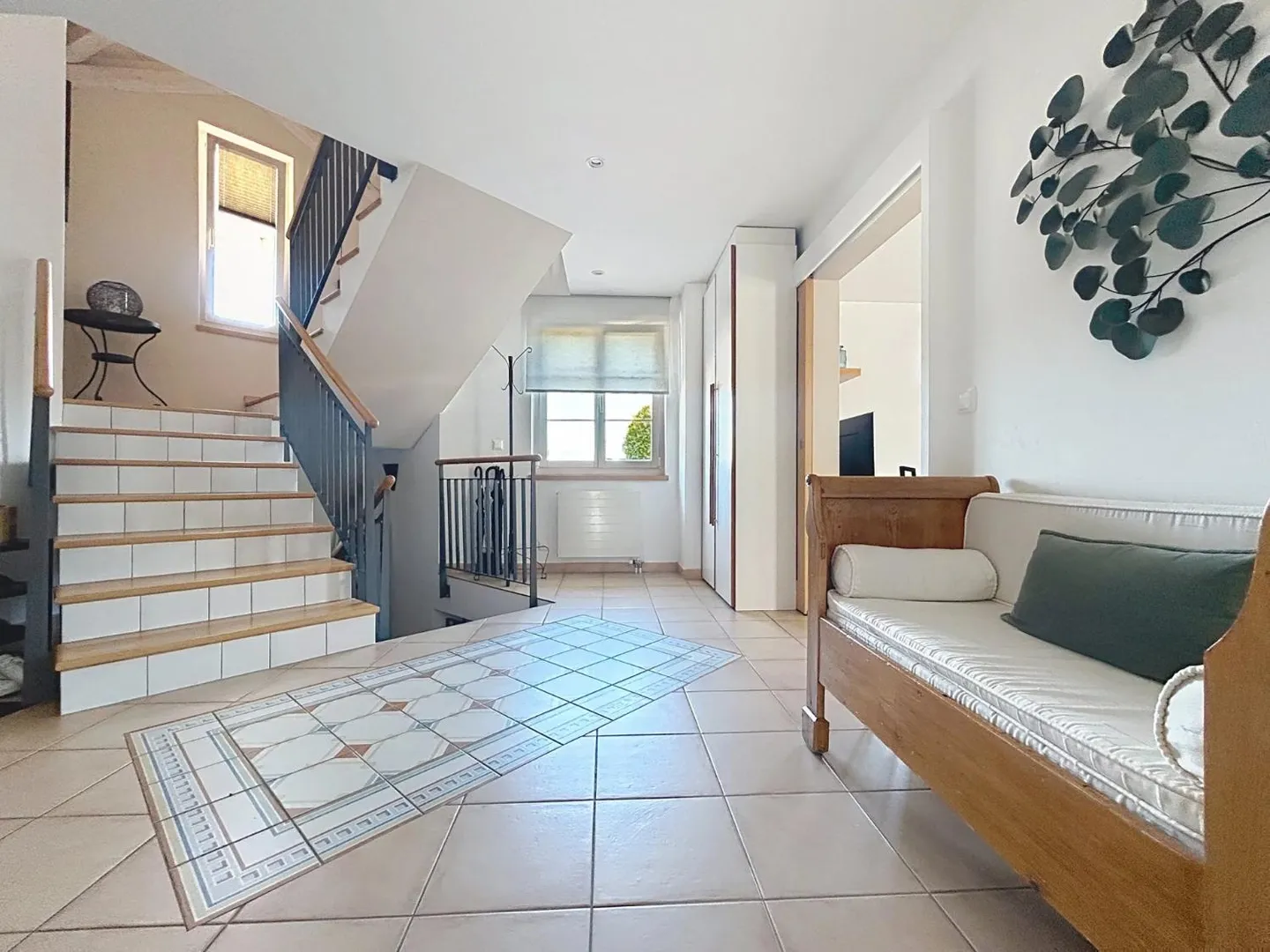 Geräumige Familienvilla mit Garten - Foto 8 von 13