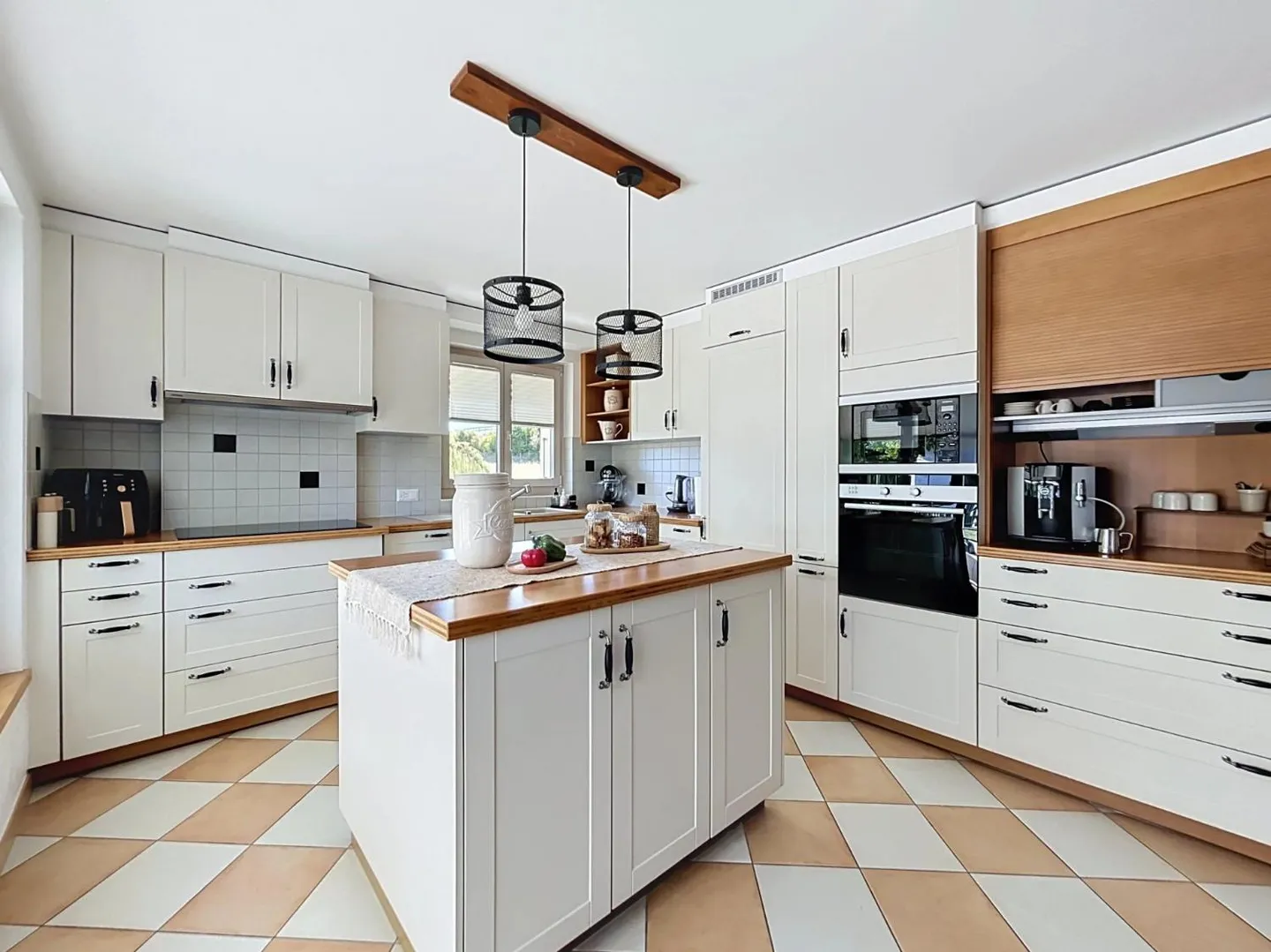 Geräumige Familienvilla mit Garten - Foto 10 von 13