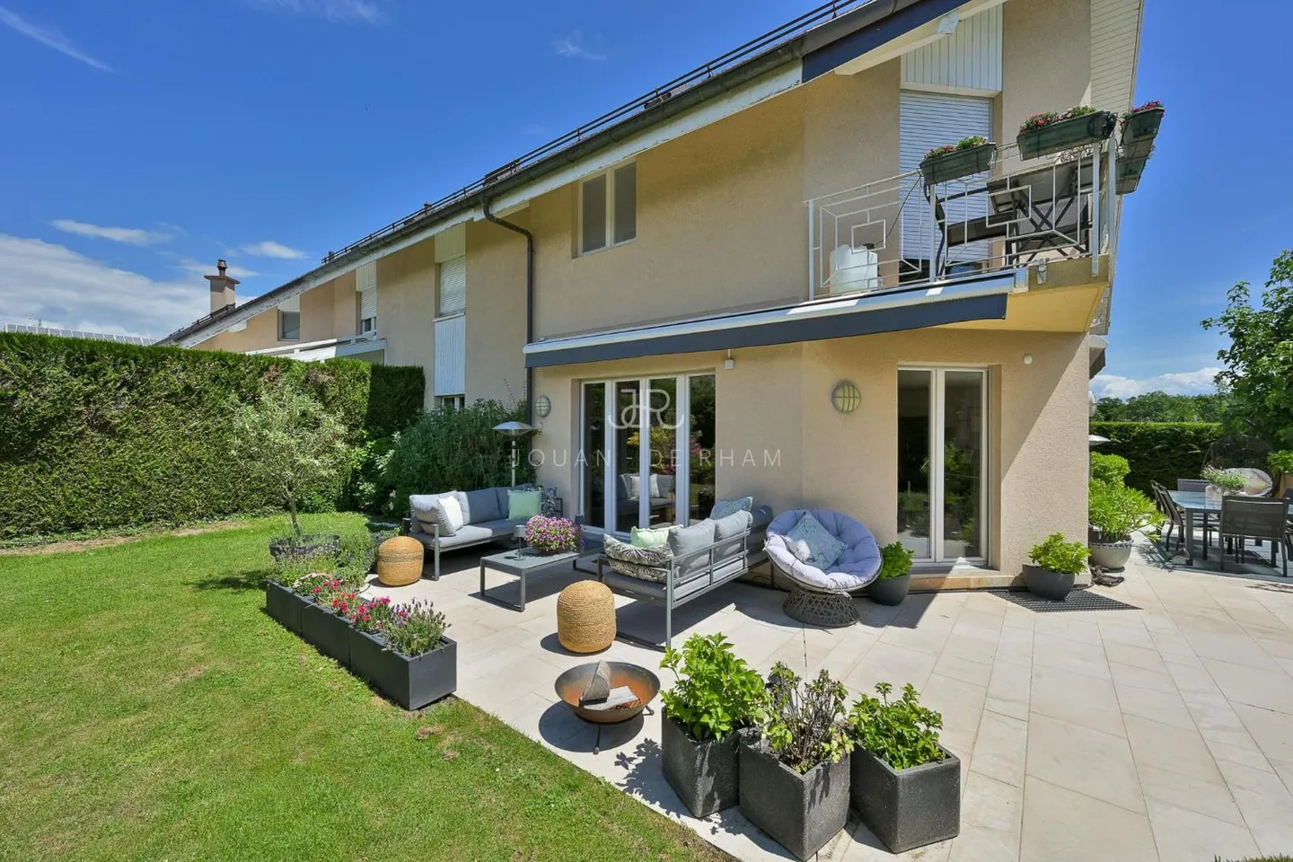 Semi-Detached Villa in a Quiet Area in Terre Sainte - Photo 2 of 13