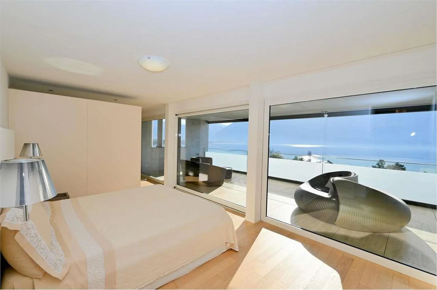 Beautiful 6.5-Room Penthouse with Lake View in Minusio - Photo 4 of 6