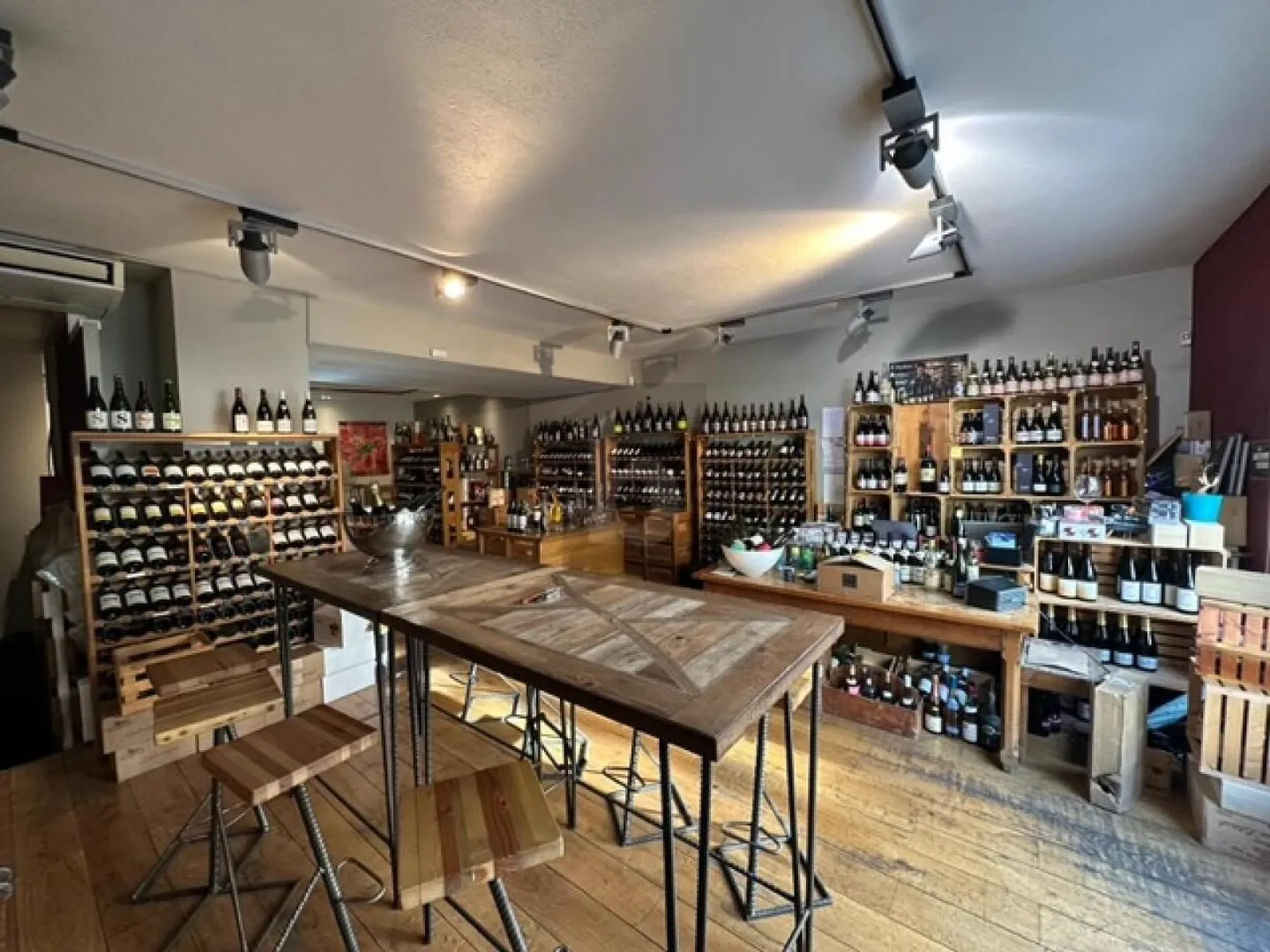 WINE CELLAR OF PRESTIGE, CHARMING DISTRICT, CAROUGE - Photo 3 of 4