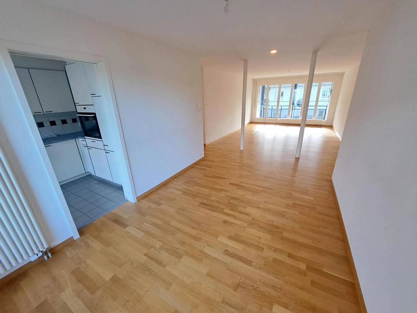 Appartement spacieux de 4,5 pièces avec 2 salles de bains + 2 balcons - Photo 2 sur 10
