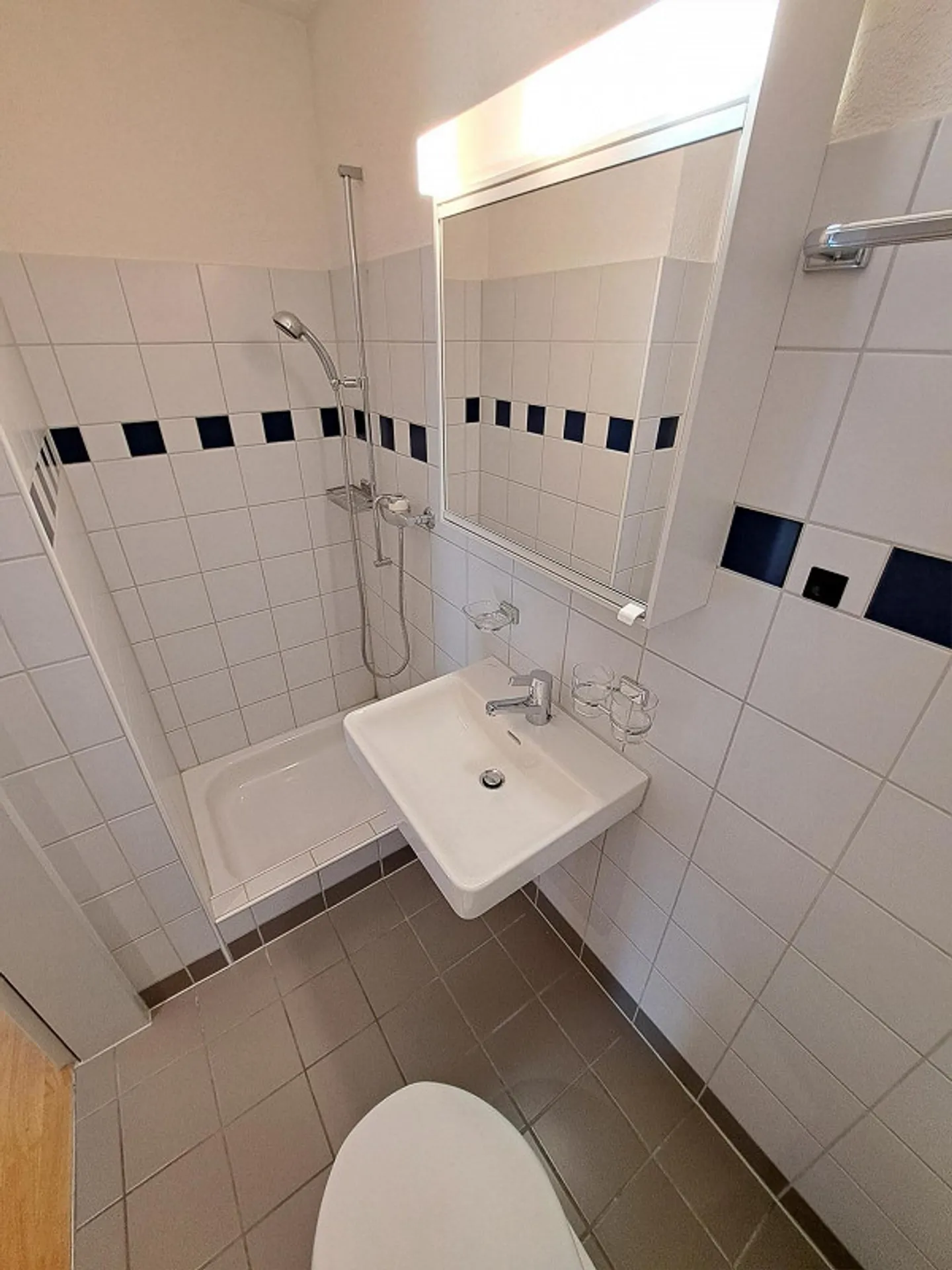 Appartement spacieux de 4,5 pièces avec 2 salles de bains + 2 balcons - Photo 5 sur 10