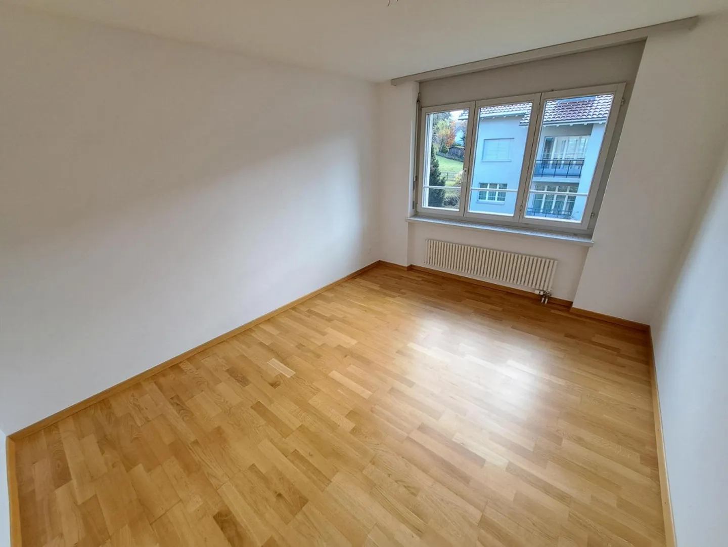 Appartement spacieux de 4,5 pièces avec 2 salles de bains + 2 balcons - Photo 6 sur 10