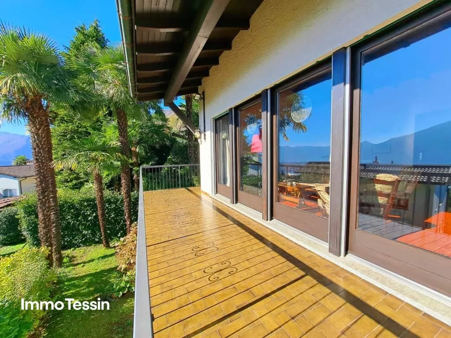 OPPORTUNITÀ: Casa con 2 appartamenti in una posizione desiderabile con vista mozzafiato... - Foto 4 di 13