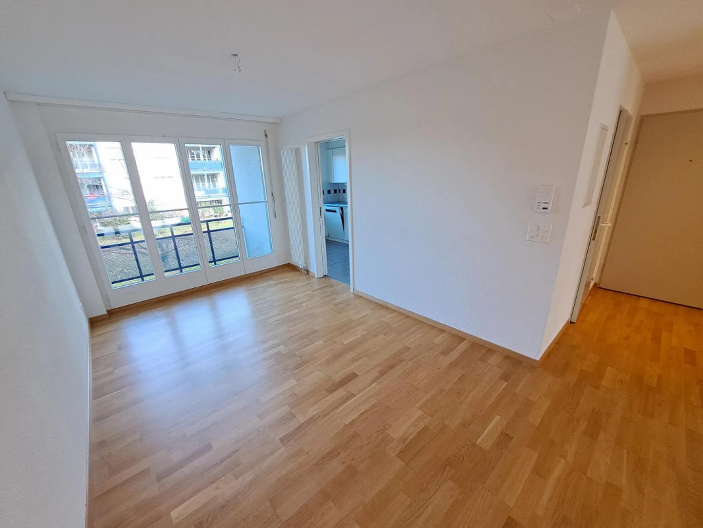 Appartement spacieux de 4,5 pièces avec 2 salles de bains + 2 balcons - Photo 9 sur 10