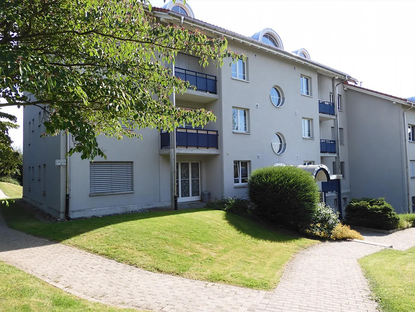 Appartement spacieux de 4,5 pièces avec 2 salles de bains + 2 balcons - Photo 10 sur 10