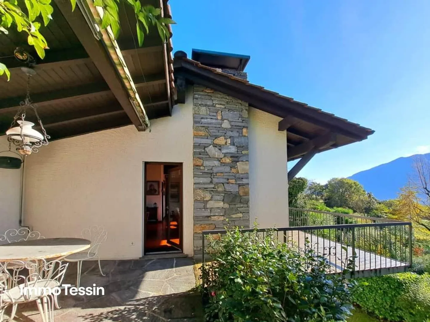 OPPORTUNITÀ: Casa con 2 appartamenti in una posizione desiderabile con vista mozzafiato... - Foto 6 di 13