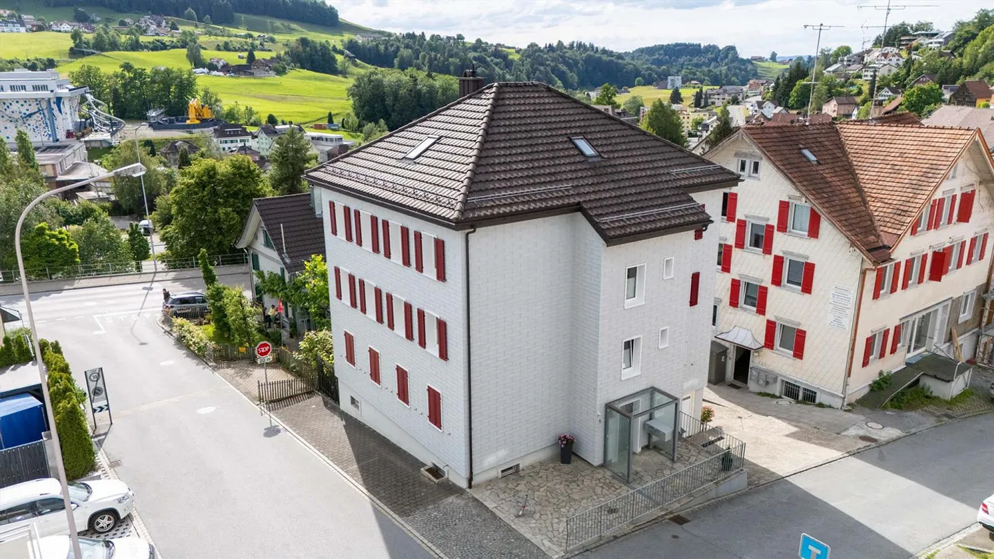 Renoviertes Mehrfamilienhaus - Foto 2 von 18