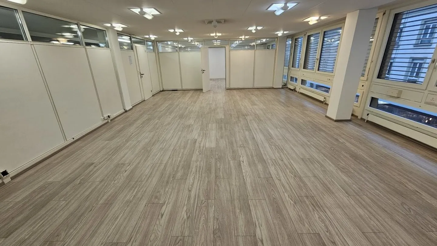 Ufficio spazioso nel centro di Biel - Foto 4 di 5