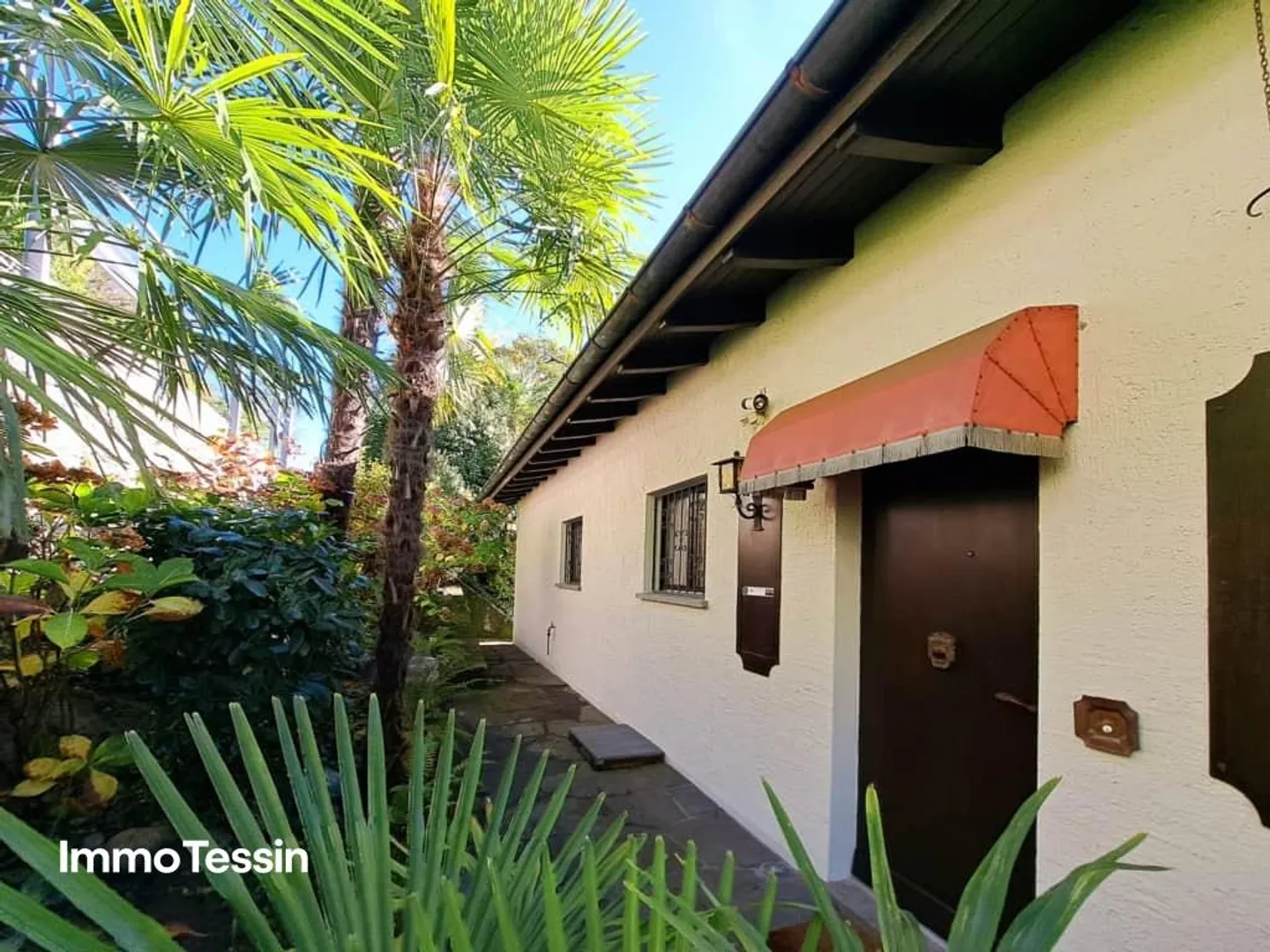 OPPORTUNITÀ: Casa con 2 appartamenti in una posizione desiderabile con vista mozzafiato... - Foto 8 di 13