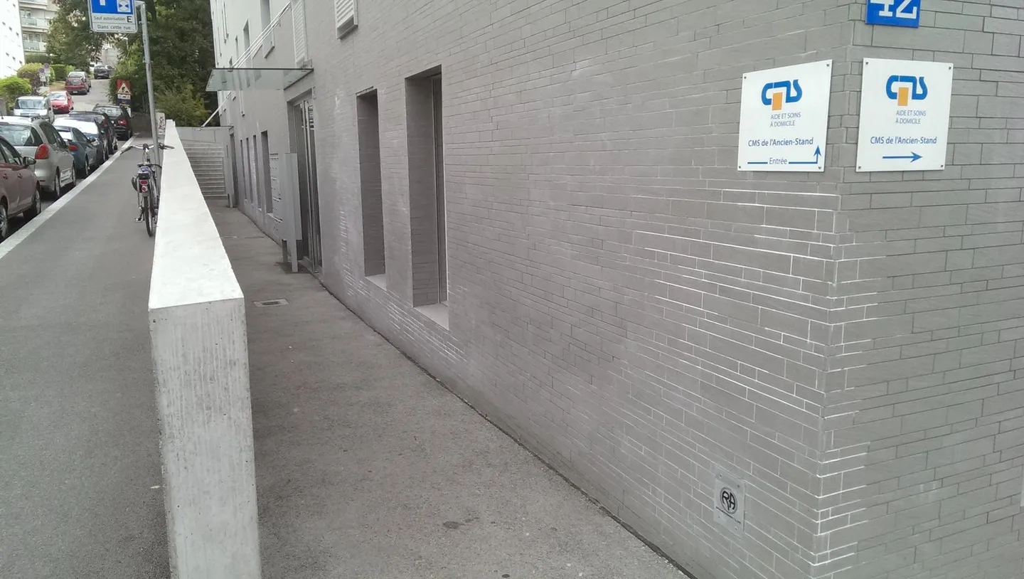 Parcheggio in cortile per moto - Foto 1 di 2