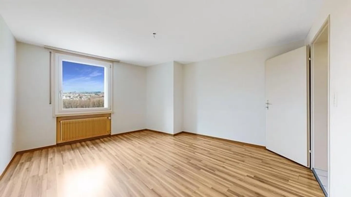 New view needed? High up with this apartment! - Photo 8 of 9