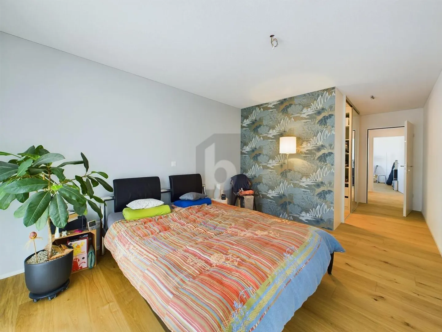 Modern Apartment with Open Kitchen - Photo 5 of 6