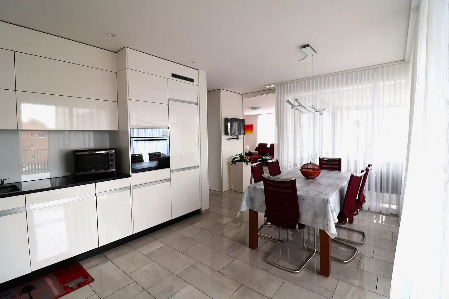 Condominium lumineux dans un quartier familial - place de parking souterrain incluse dans le prix d'achat - Photo 3 sur 10