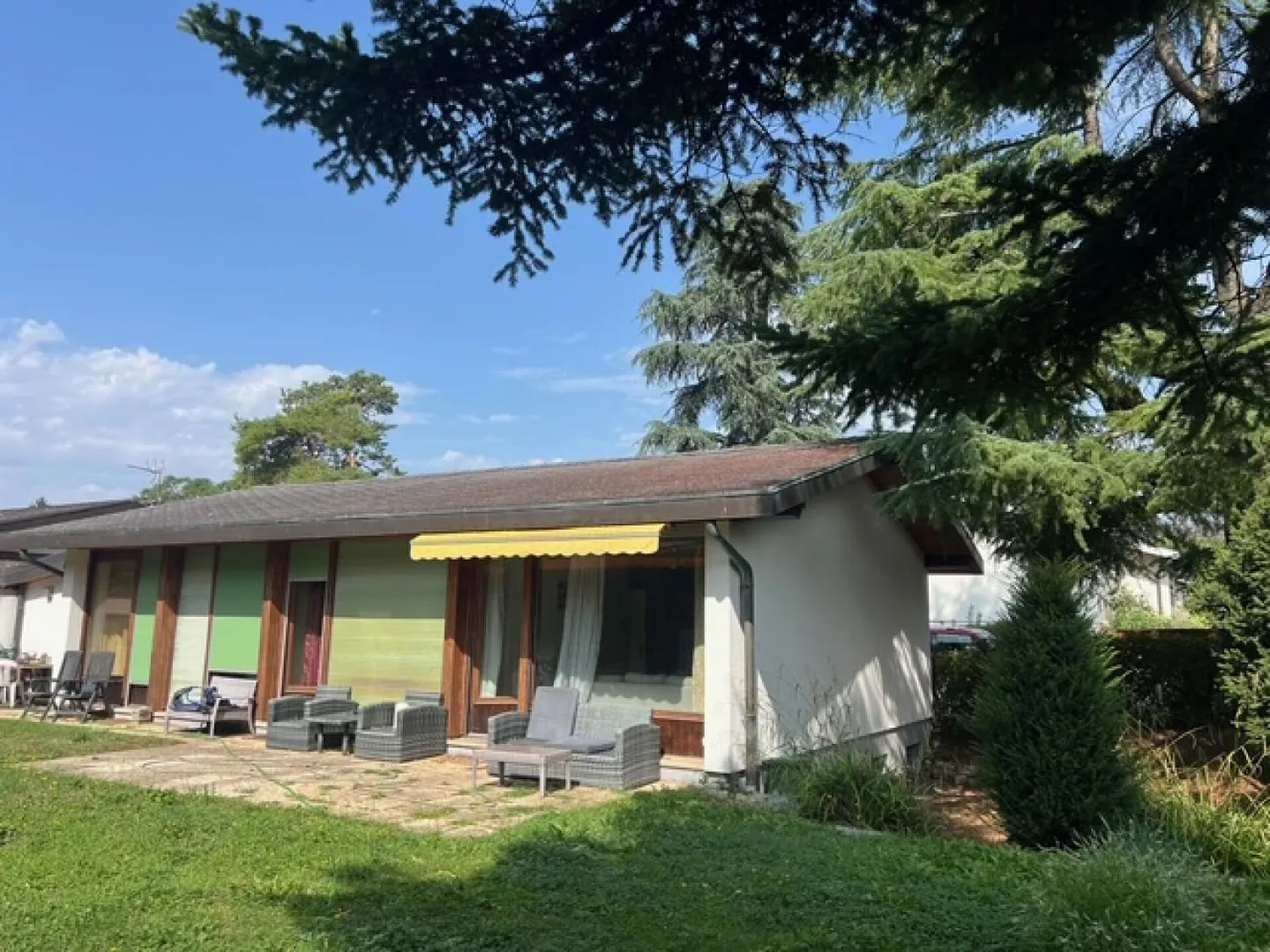 Casa bifamiliare con garage - bel terreno - ristrutturazione necessaria - Foto 2 di 6