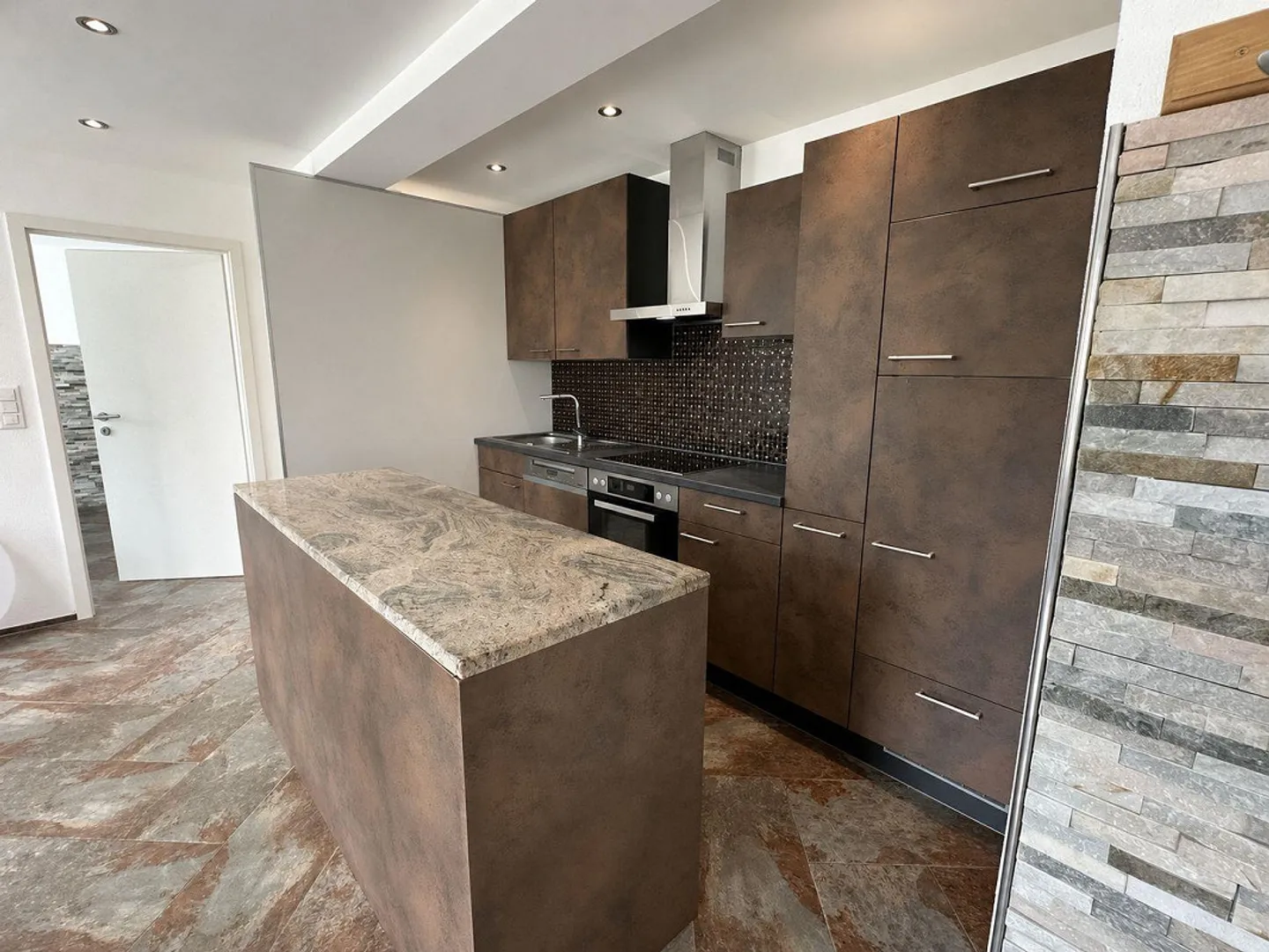 Helle 3-Zimmer-Wohnung in Scherzingen - Foto 1 von 12