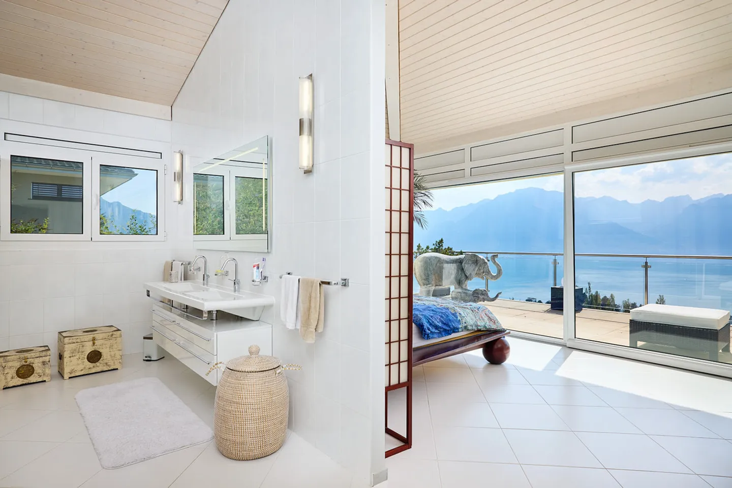 Very beautiful apartment with exceptional view of the Lake and the Alps - Photo 2 of 13