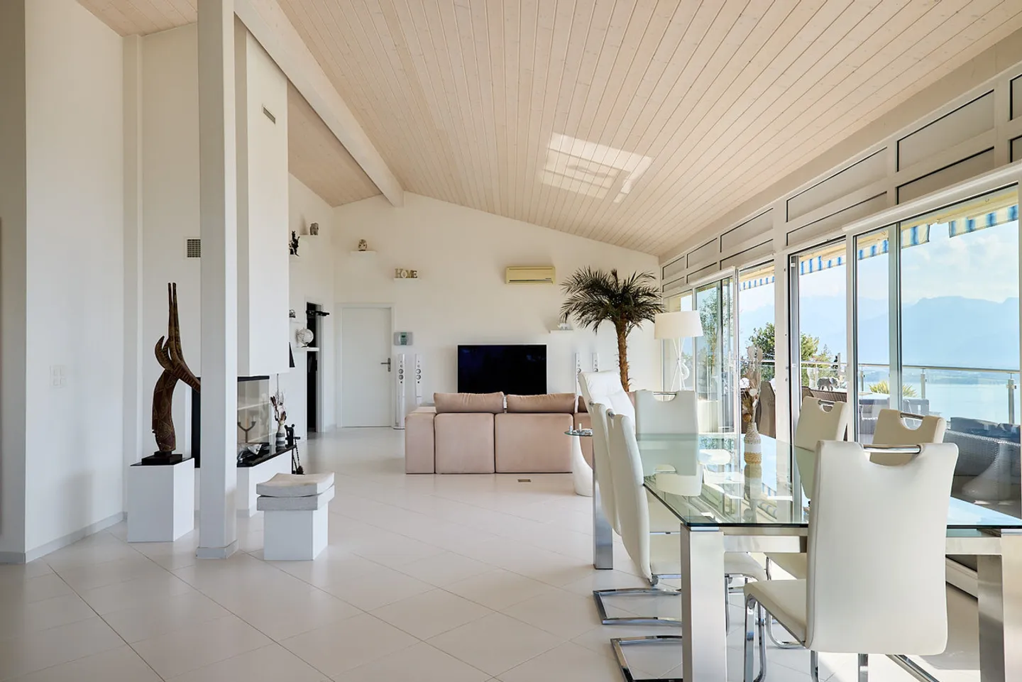 Very beautiful apartment with exceptional view of the Lake and the Alps - Photo 5 of 13