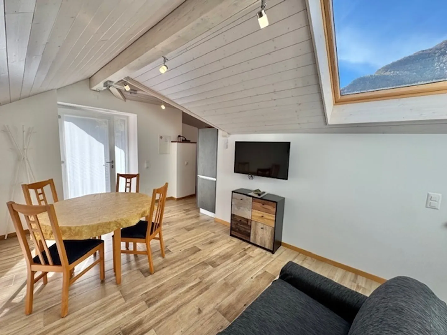 For Rent Rustic Style Single-Family House Surrounded by Greenery - Photo 5 of 11