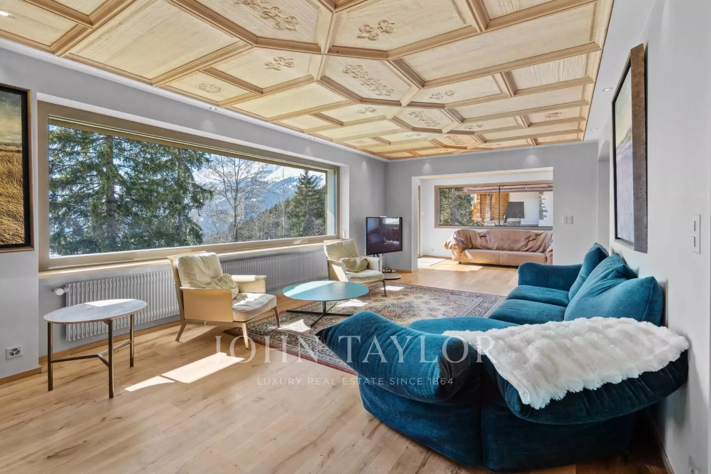Familienchalet mit 10 Zimmern, Innenpool und prächtigem ... - Foto 1 von 13