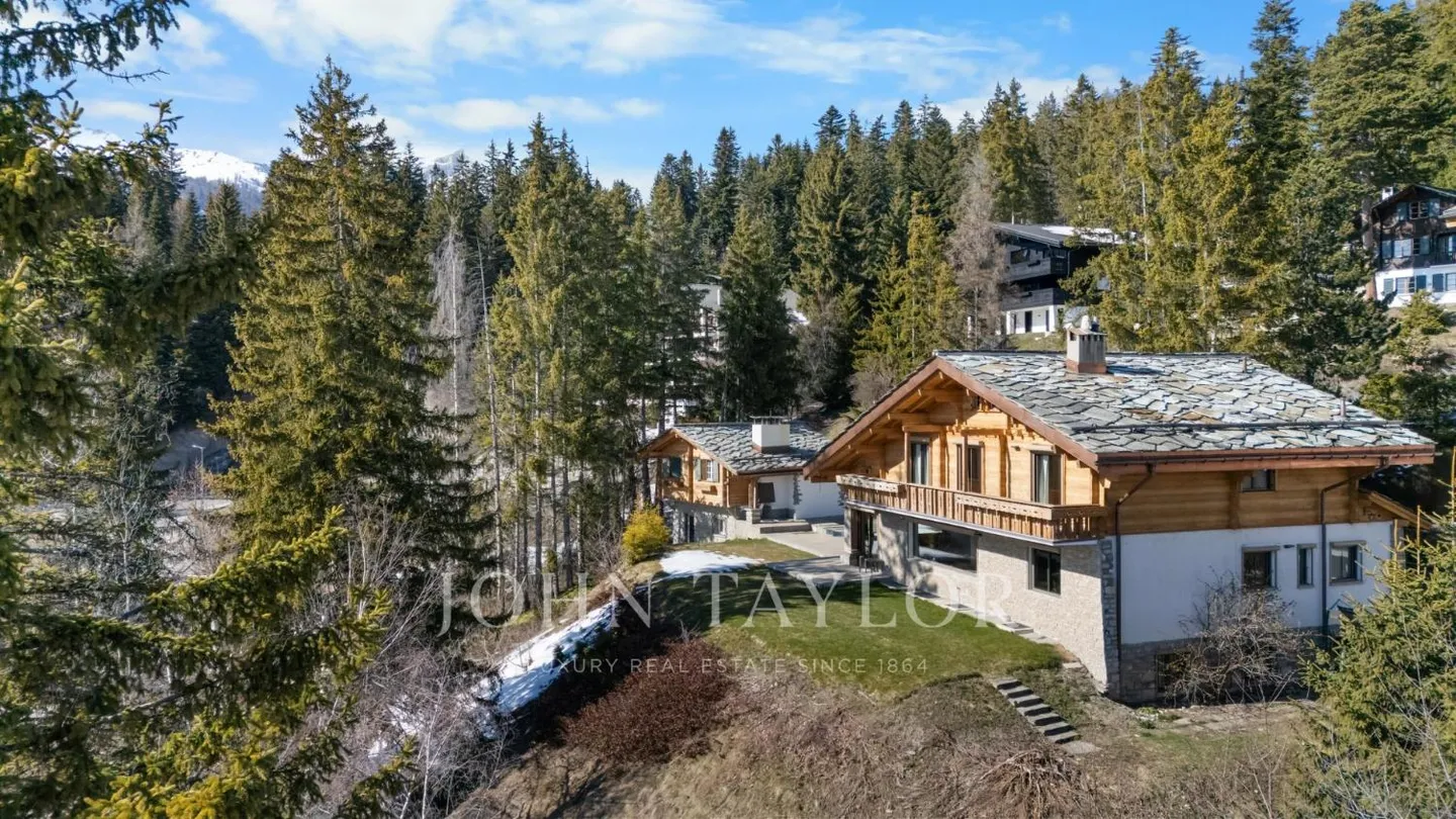 Familienchalet mit 10 Zimmern, Innenpool und prächtigem ... - Foto 3 von 13