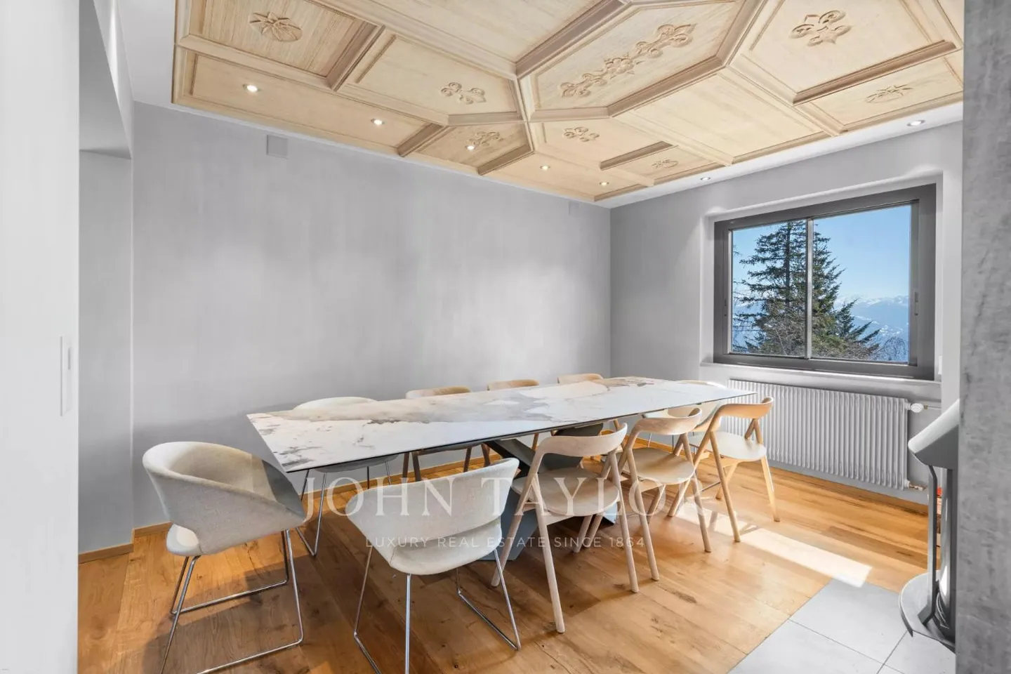 Familienchalet mit 10 Zimmern, Innenpool und prächtigem ... - Foto 4 von 13