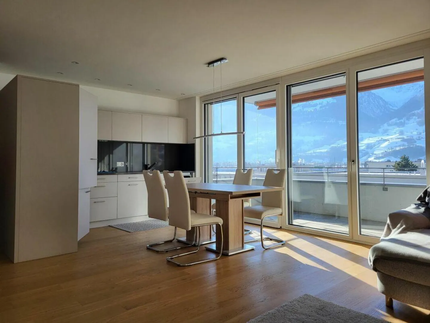 Modernes Wohnen in der Dachwohnung am Bahnhof Ost - Foto 1 von 15