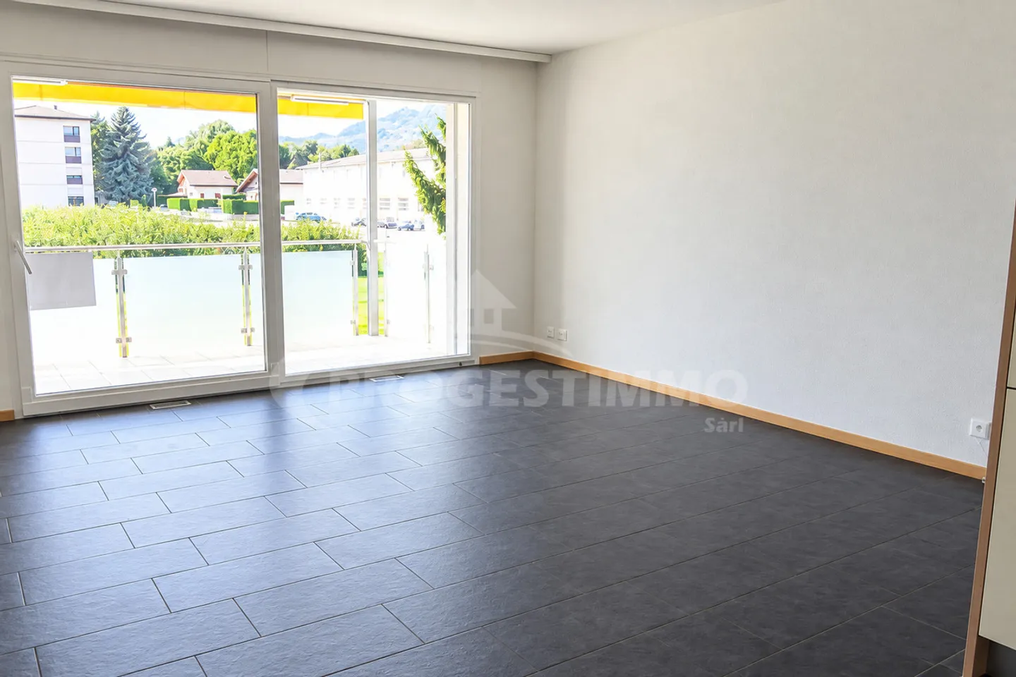 BEAUTIFUL 3.5 ROOM APARTMENT - Photo 5 of 8