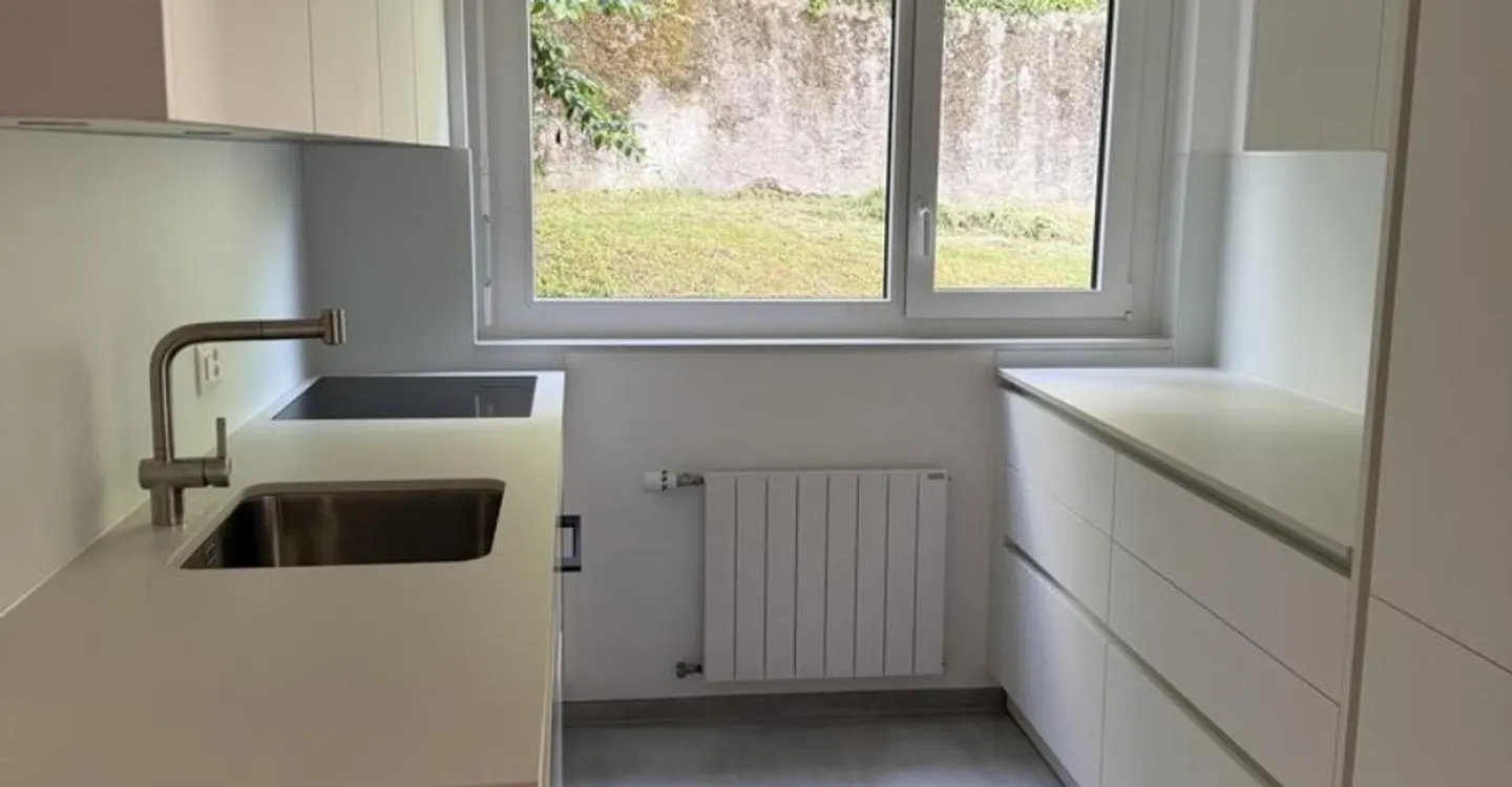Appartement rénové avec balcon - Photo 2 sur 5