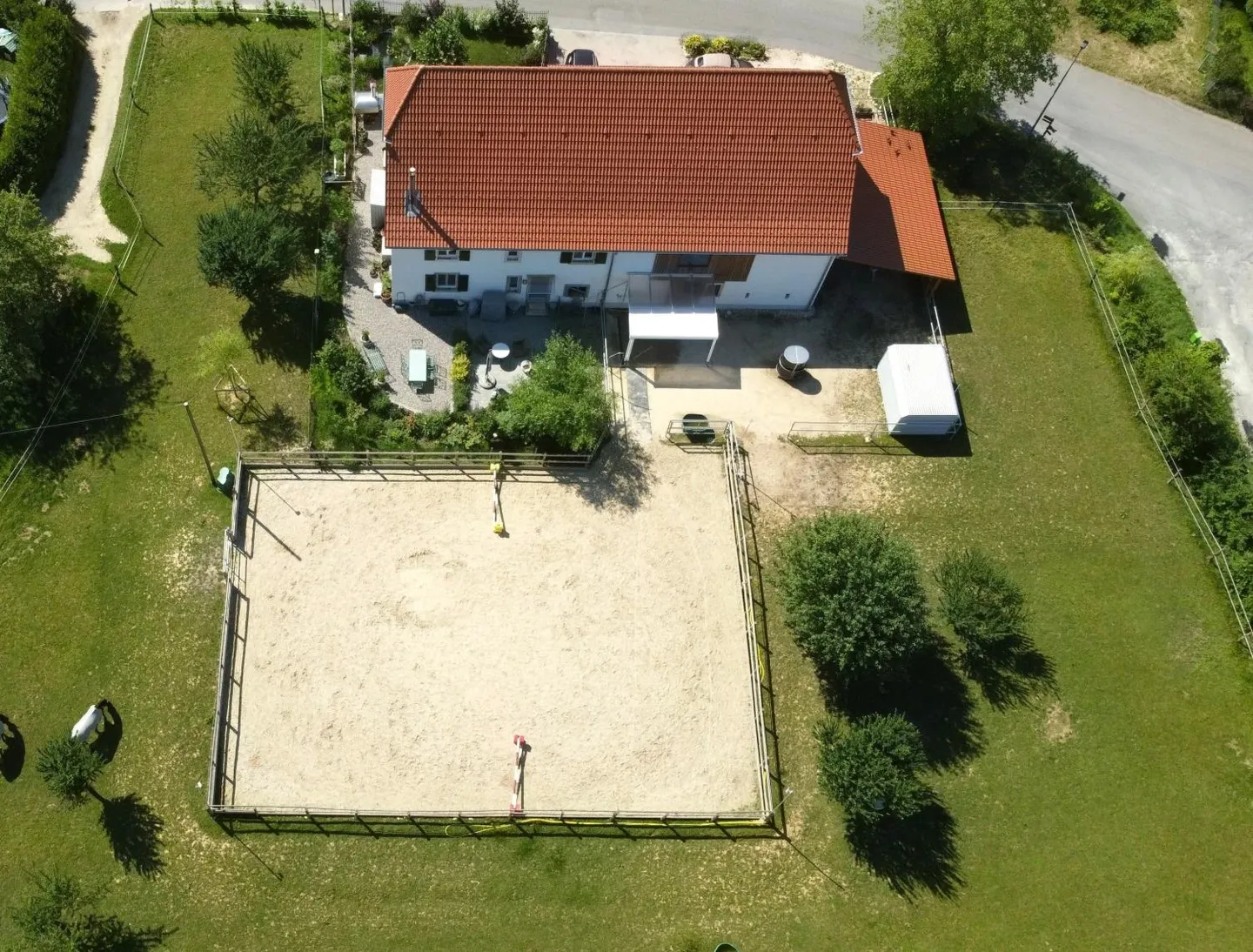 Extraordinary and very rare offer - Beautifully renovated village house on 4,385 m² - Photo 3 of 30
