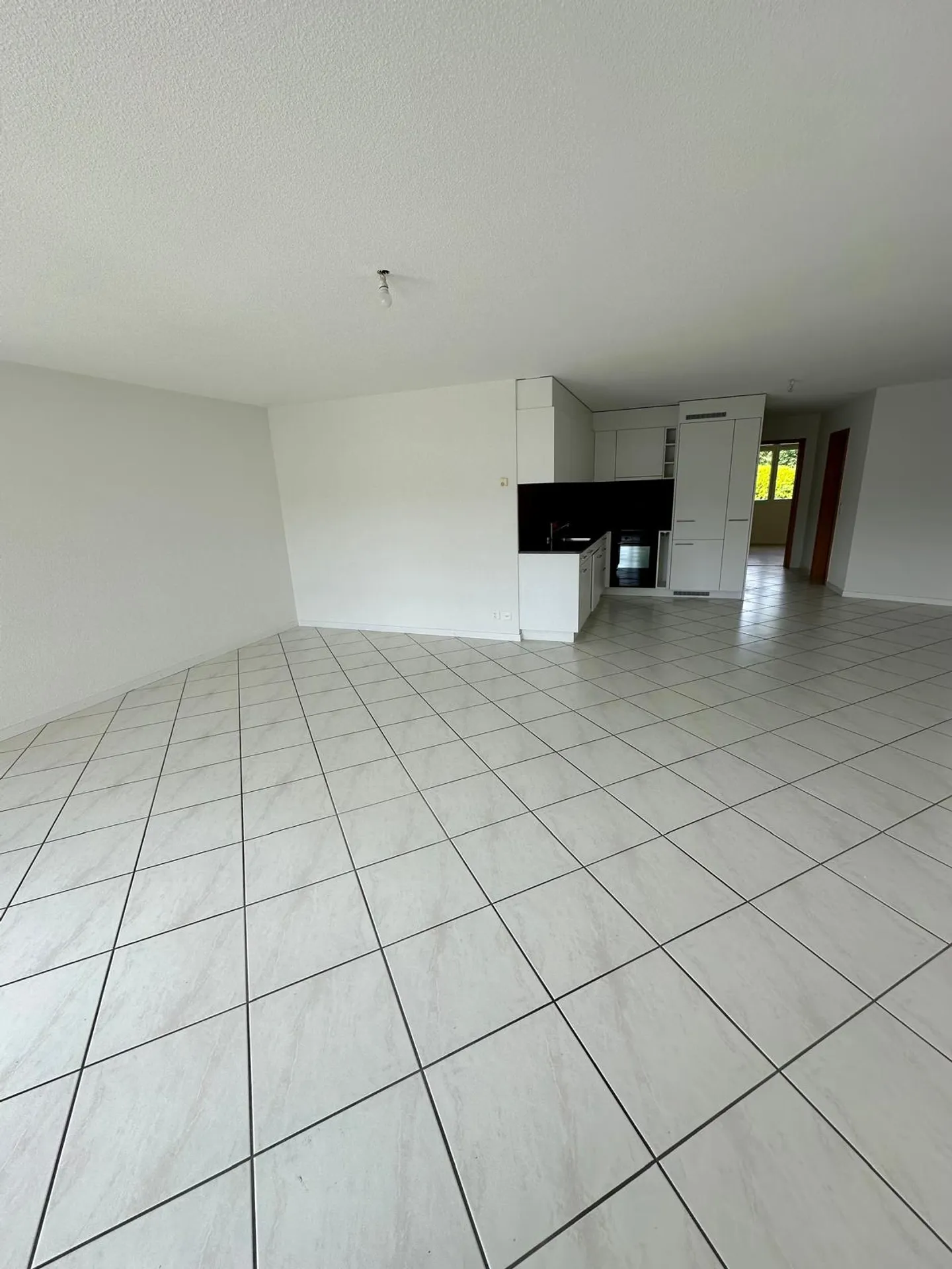 Modern 3.5-room apartment in Brügg - Photo 2 of 9