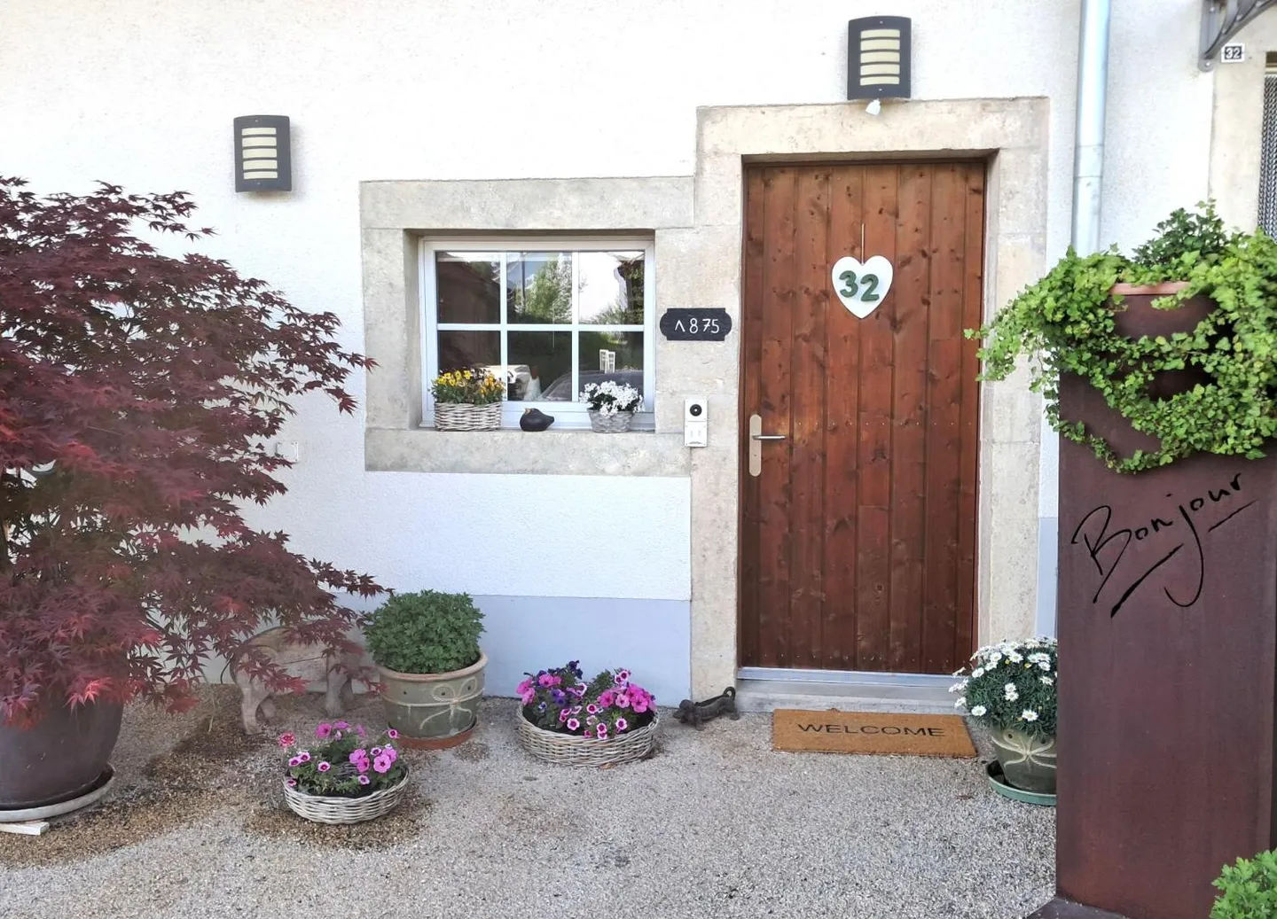 Extraordinary and very rare offer - Beautifully renovated village house on 4,385 m² - Photo 20 of 30