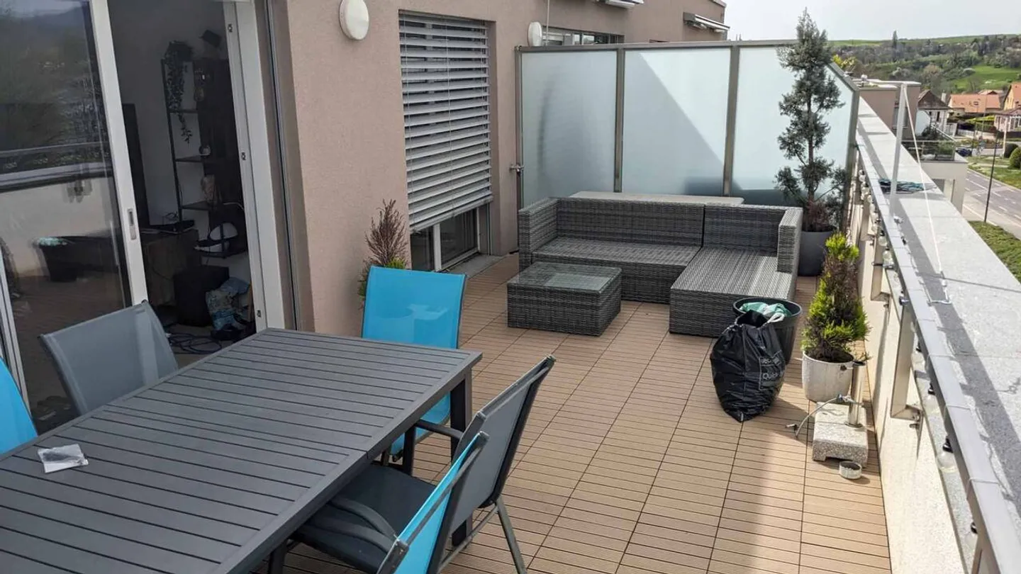 Luminoso appartamento di 4.5 locali in affitto - Foto 2 di 2