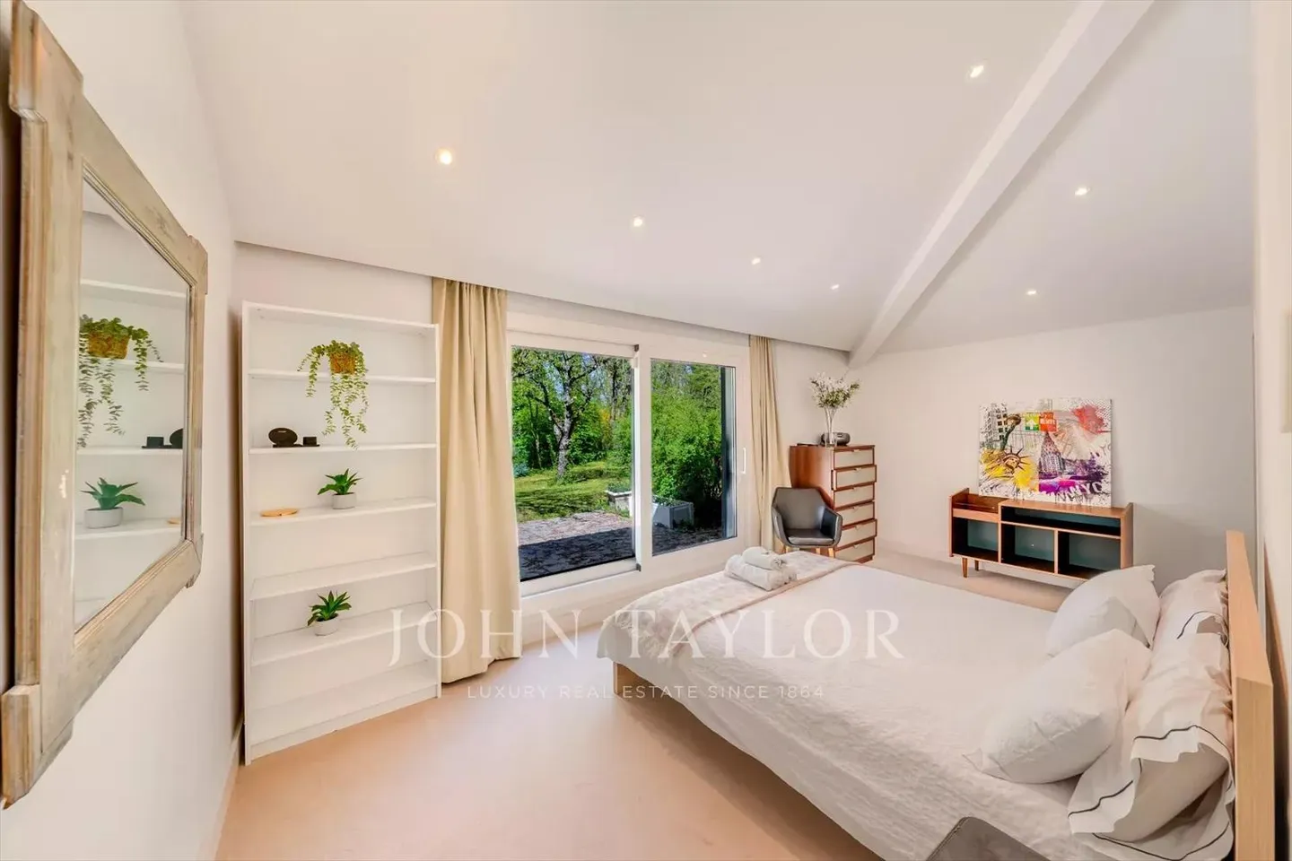 Modern Villa with Pool, discreetly located in a quiet area - Photo 12 of 13