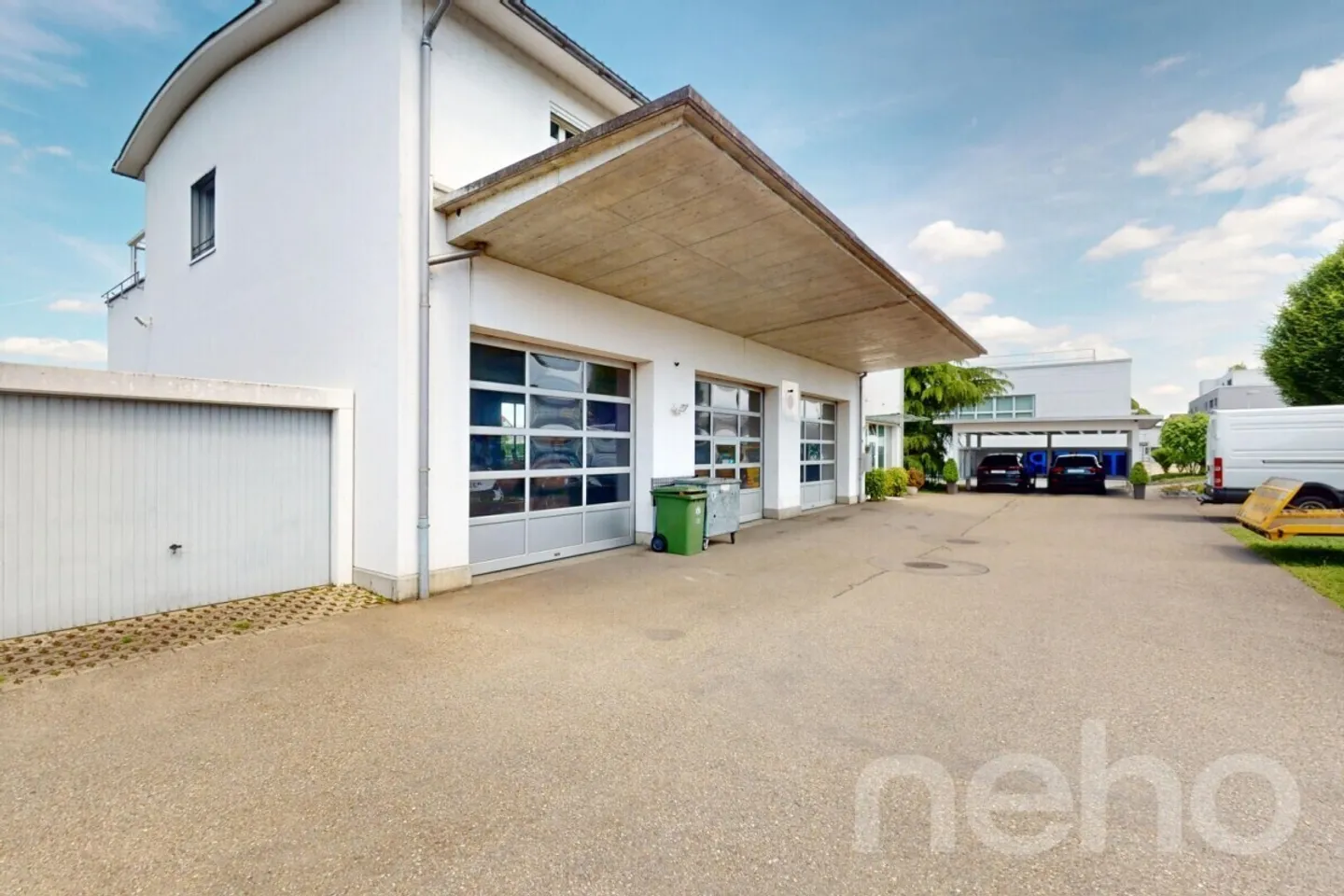 Attractive residential and commercial building with stylish apartment - Photo 7 of 13