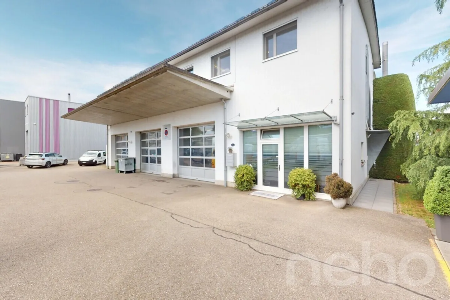 Attractive residential and commercial building with stylish apartment - Photo 8 of 13