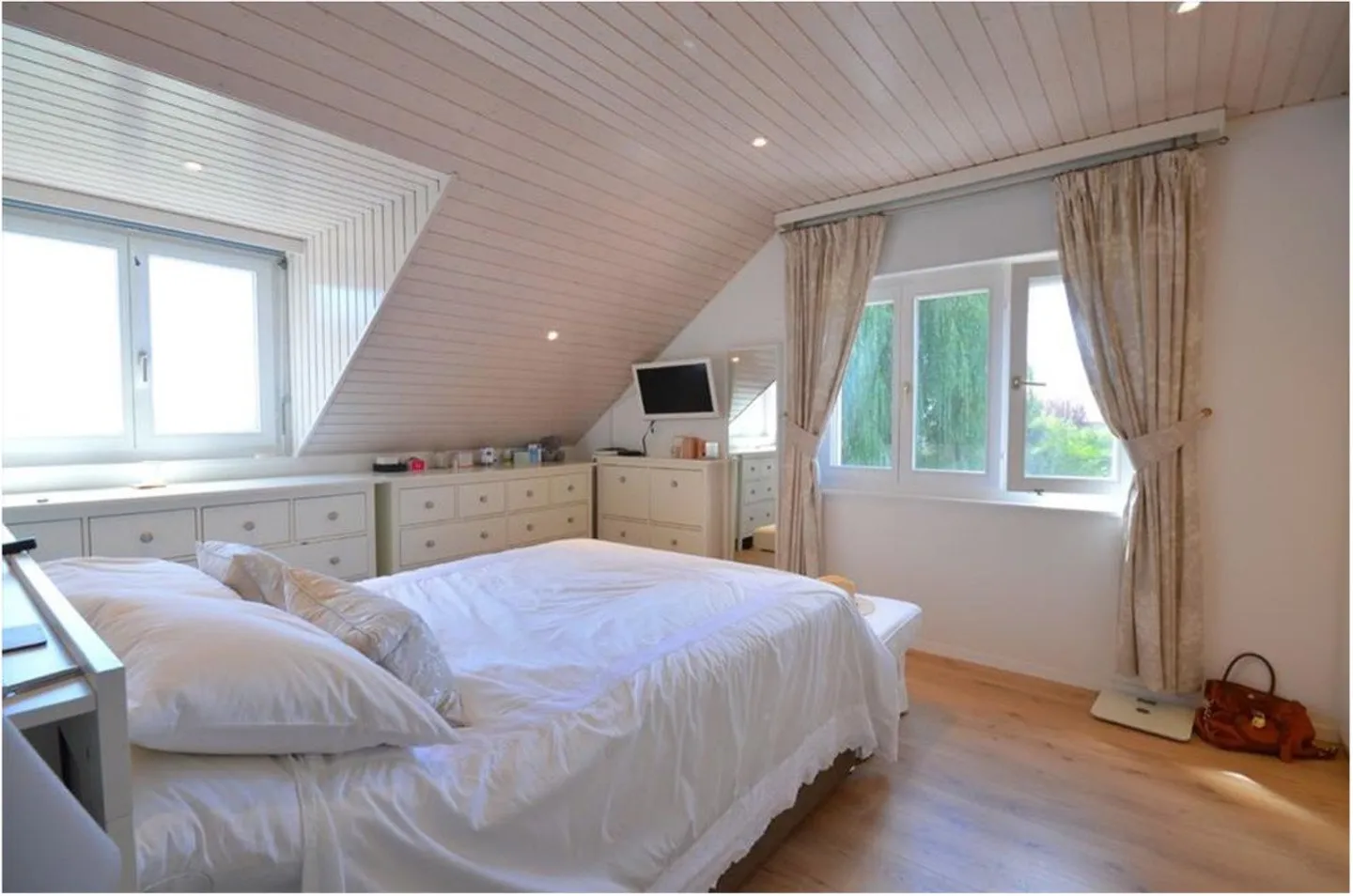 Semi-Detached House 7.5 Rooms - Photo 12 of 17