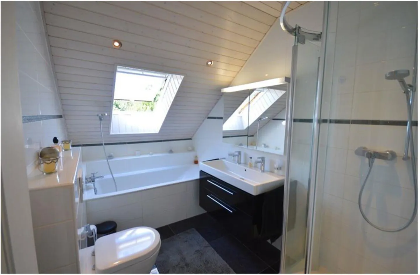 Semi-Detached House 7.5 Rooms - Photo 13 of 17