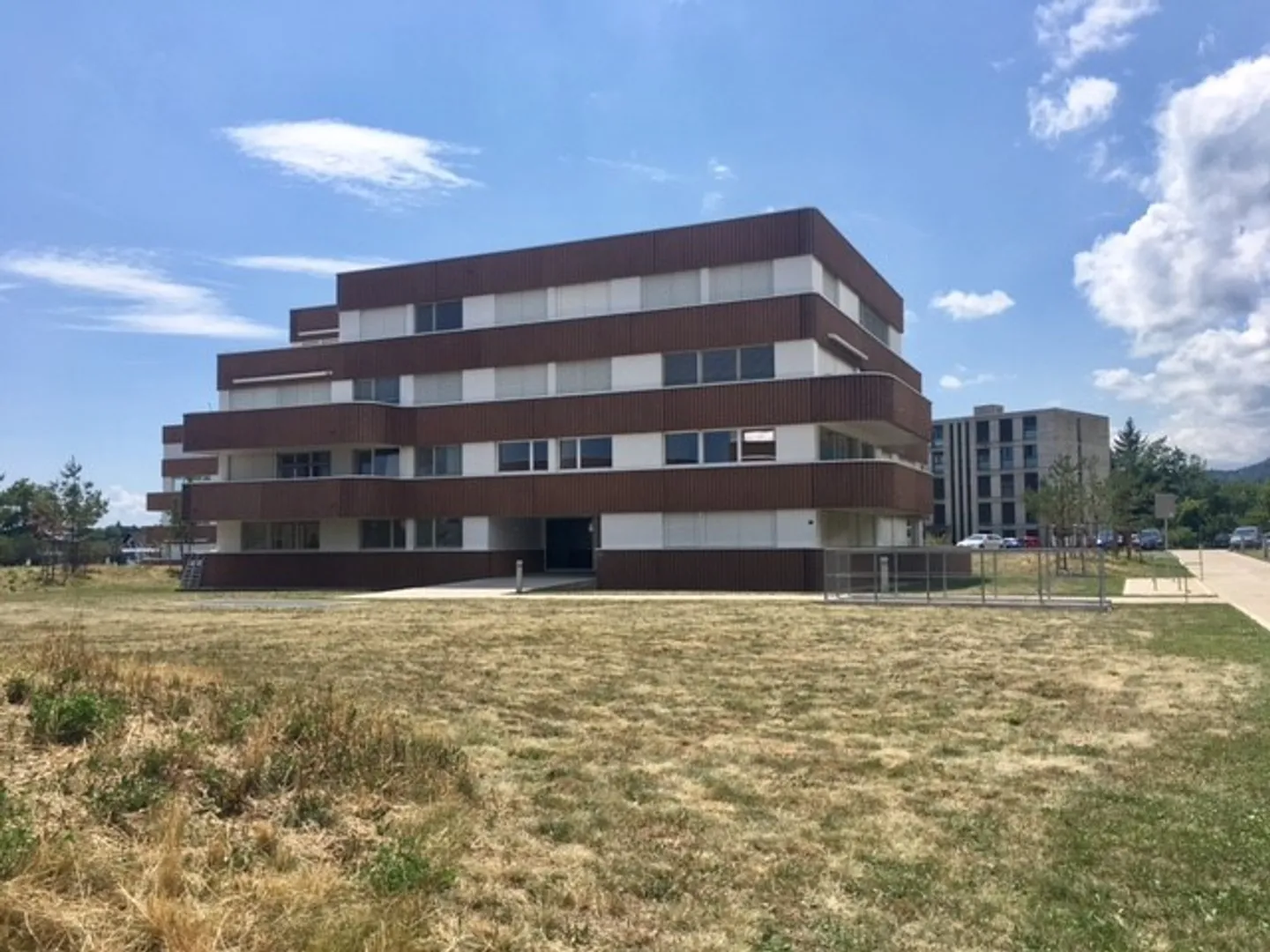 Comfort and tranquility in a green neighborhood - Photo 1 of 2