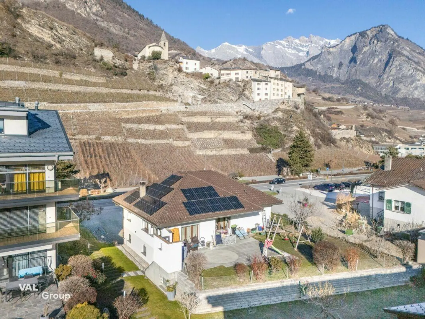 Magnifique villa avec jardin, offrant une configuration idéale pour deux unités - Foto 1 von 16