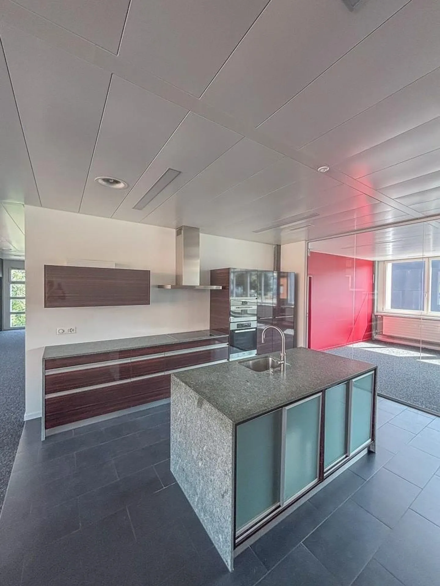 Espace de bureau moderne de 384 m² - représentatif, lumineux et idéalement connecté - Photo 2 sur 10