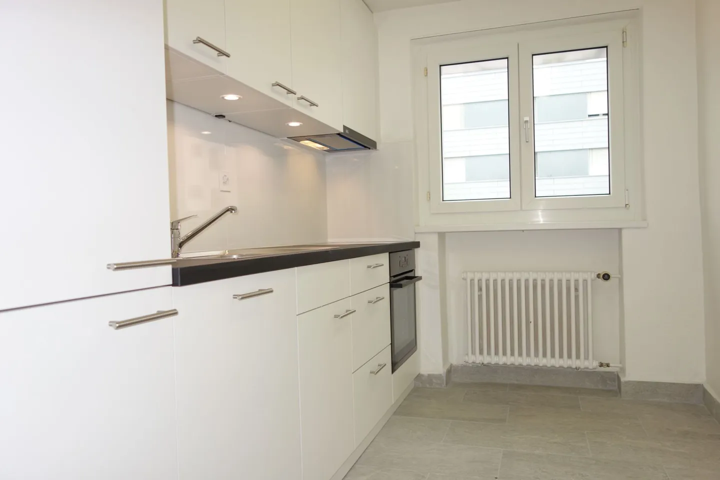 Top Sanierte 4- Zimmerwohnung mit grossen Spielplatz - Foto 3 von 9