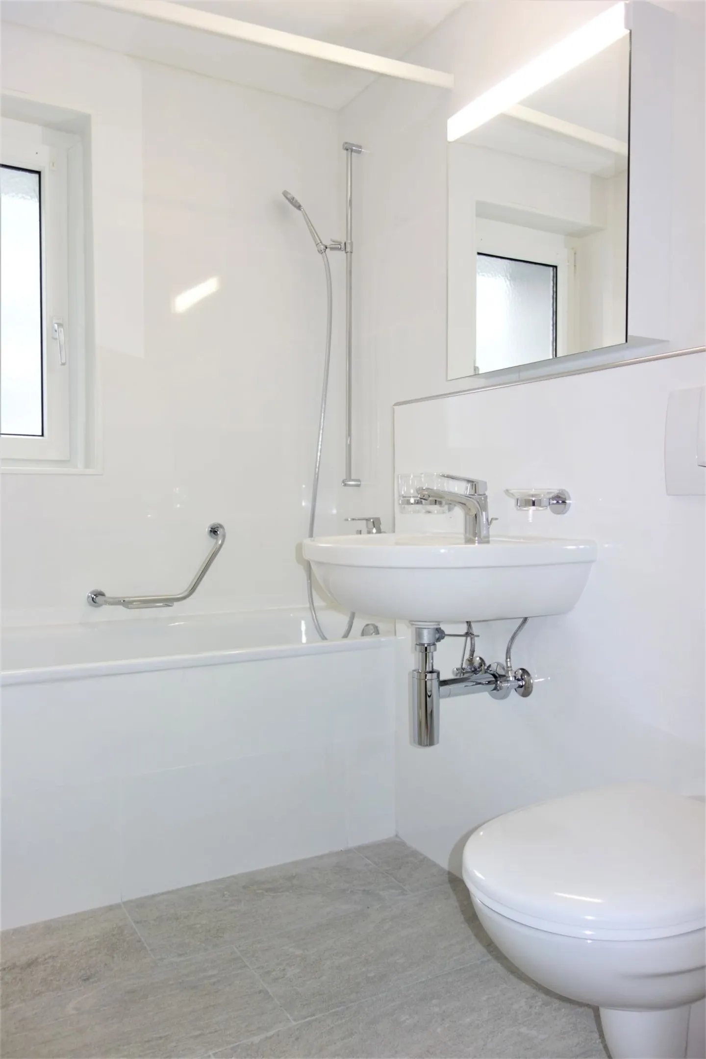 Top Sanierte 4- Zimmerwohnung mit grossen Spielplatz - Foto 4 von 9