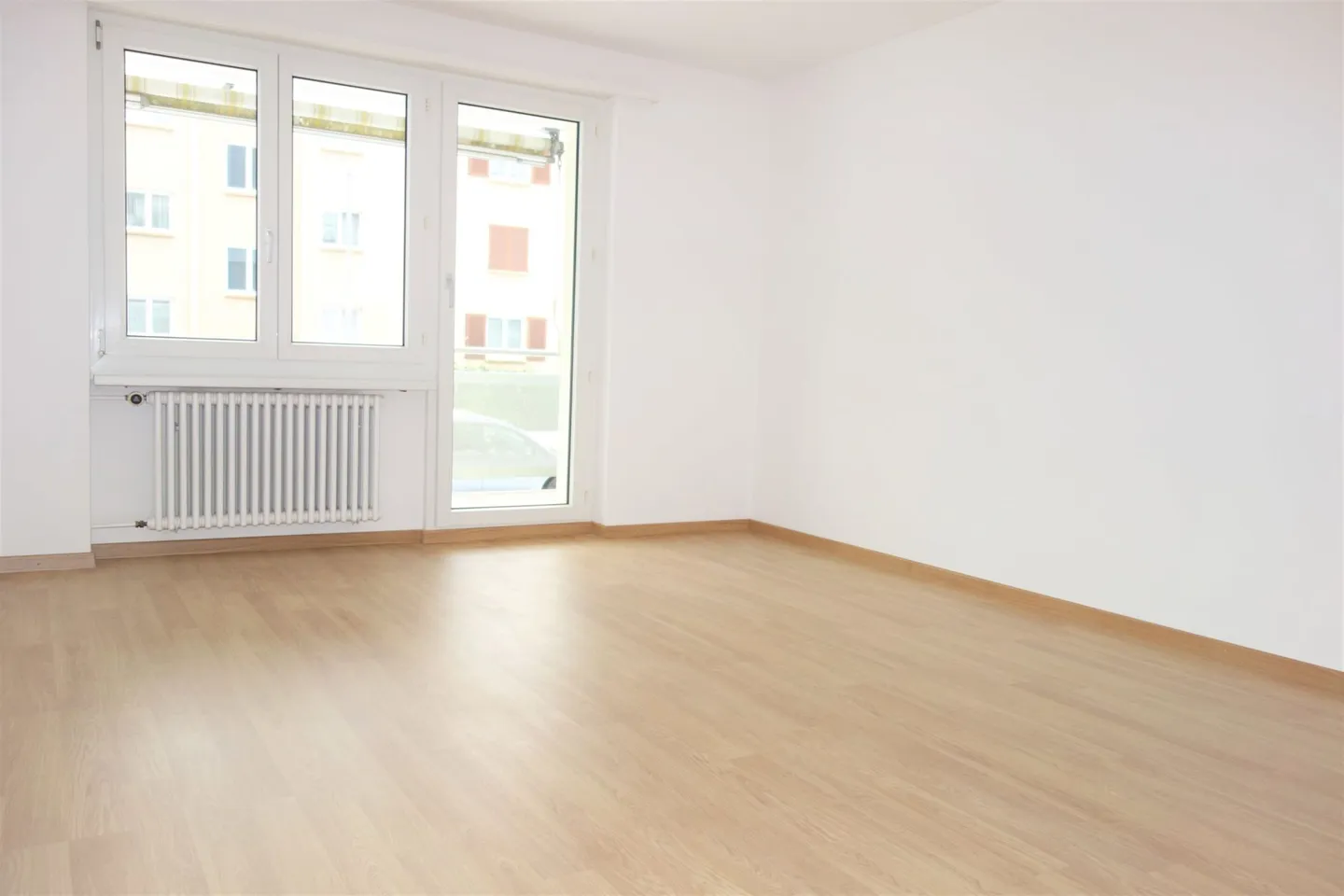 Top Sanierte 4- Zimmerwohnung mit grossen Spielplatz - Foto 5 von 9