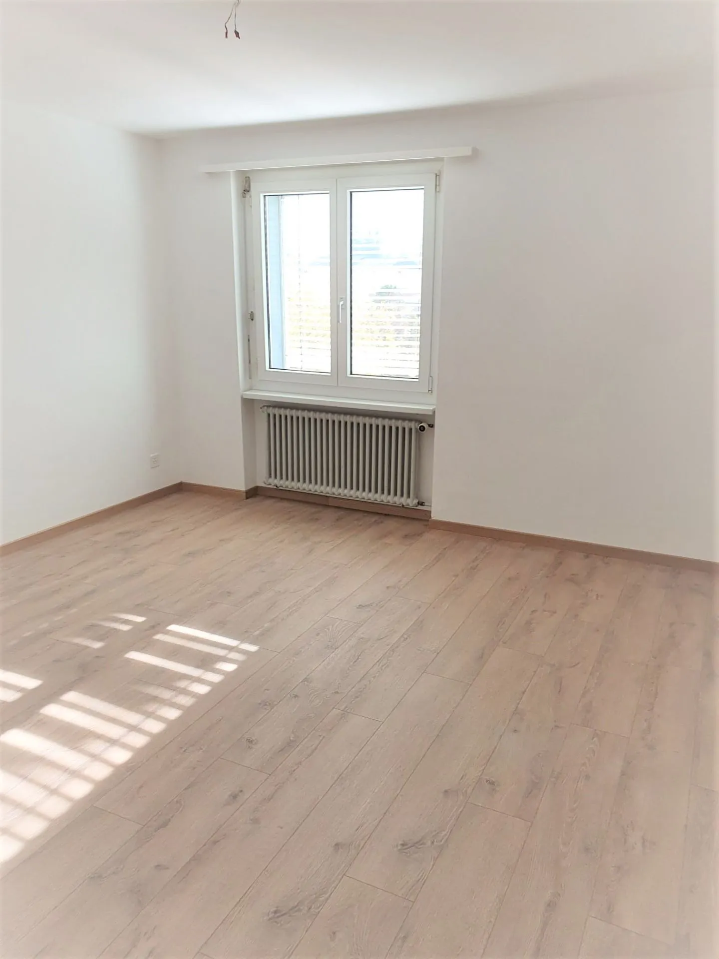 Top Sanierte 4- Zimmerwohnung mit grossen Spielplatz - Foto 7 von 9