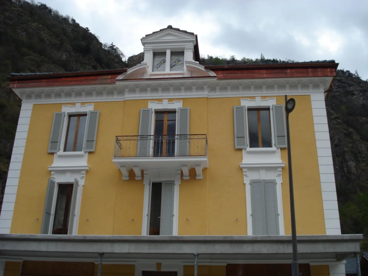 Wohngebäude - Foto 2 von 13